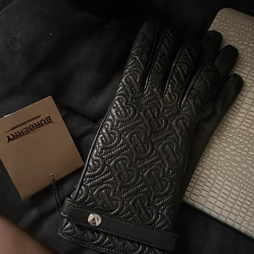 BURBERRY GLOVES! AUTHENTIC NWT